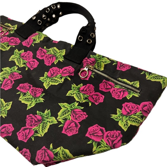 Betsey Johnson Reversible Floral/Cheetah Tote Bag - Picture 6 of 12